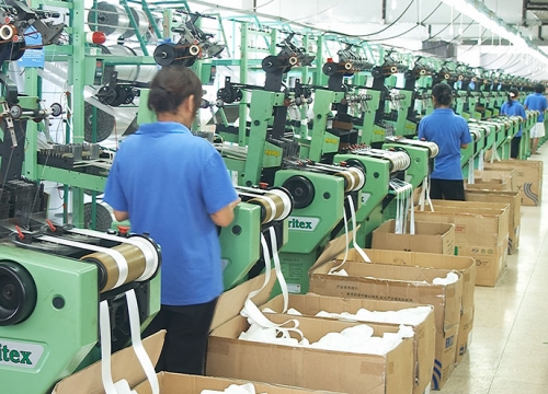 織帶機(jī)車間