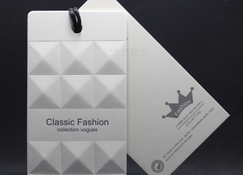 同批吊牌有的和樣品一致，有的和樣品不一致是什么原因？